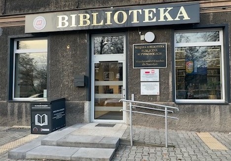 Zdjęcie budynku oraz wrzutni